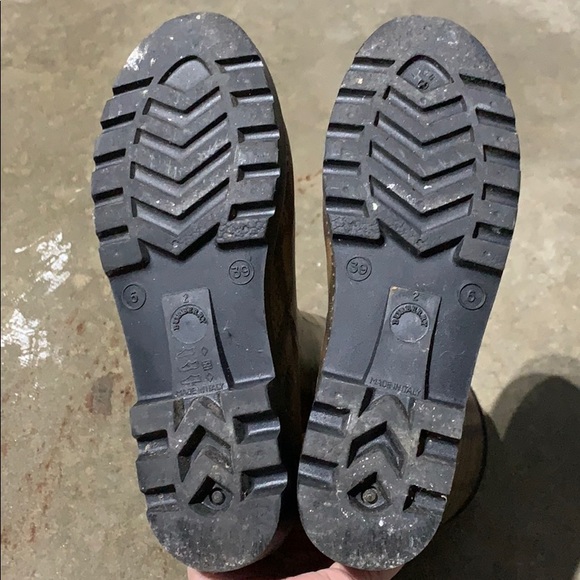 Burberry rain boots - Picture 2 of 3